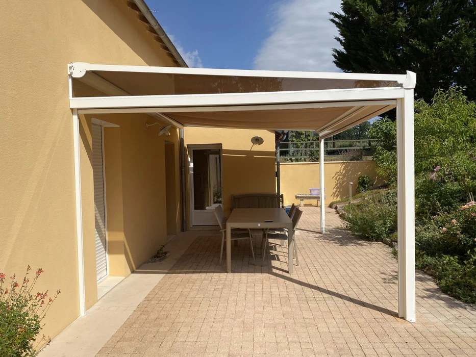 Portail double battant en aluminium anthracite, style contemporain, avec arc en cintre sur le dessus